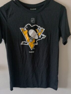 🏷️PRICE IS FIRM 🏷️🦋BOYS REEBOK SHIRT🦋